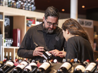 Can a wine smell like wet dog?