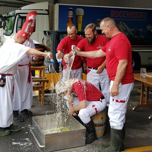Le légendaire baptême de brassage d&#039;Andri Hiecke