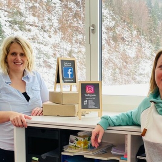 Nous faisons les présentations : Claudia et Jeannette